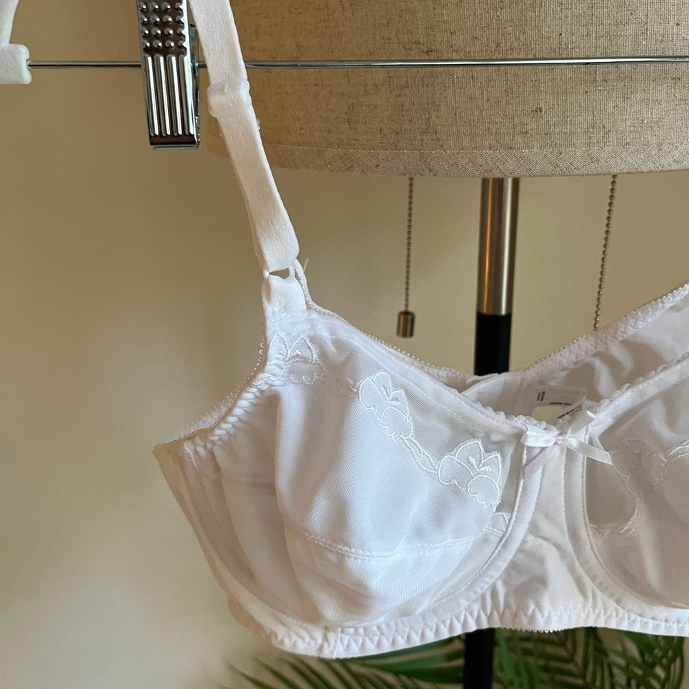 NWT Bali bra 36B white lace pointy breast - Picture 3 of 3